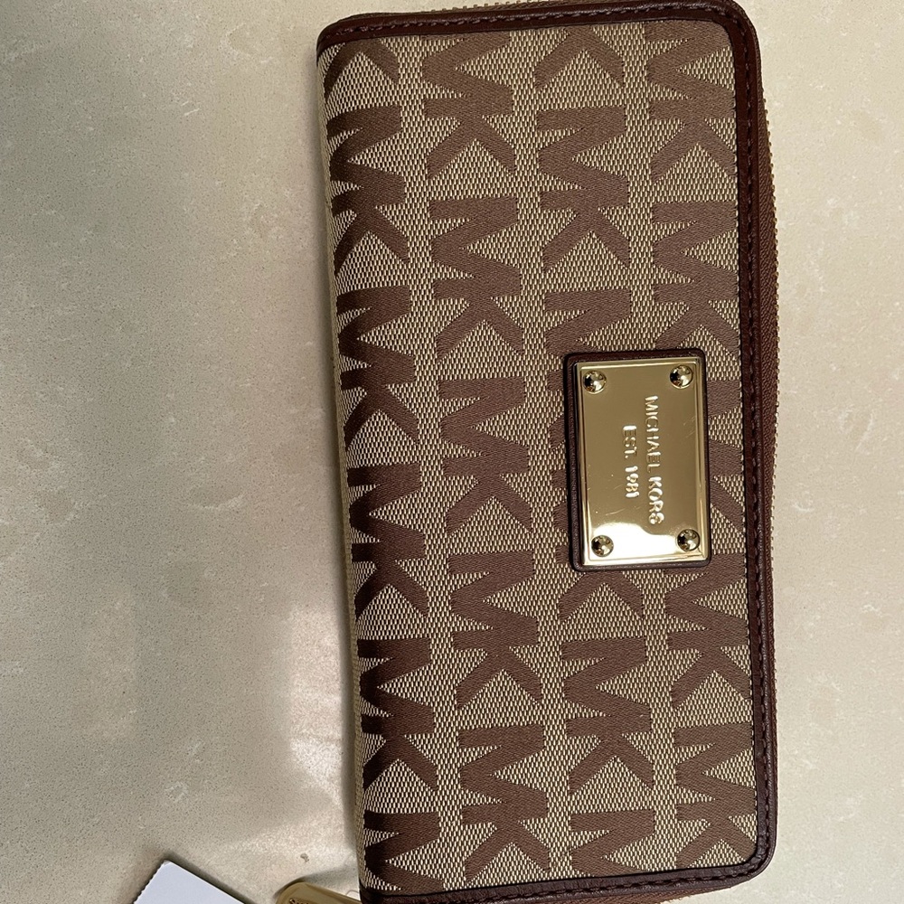 NEW Michael Kors Wallet Brown and tan